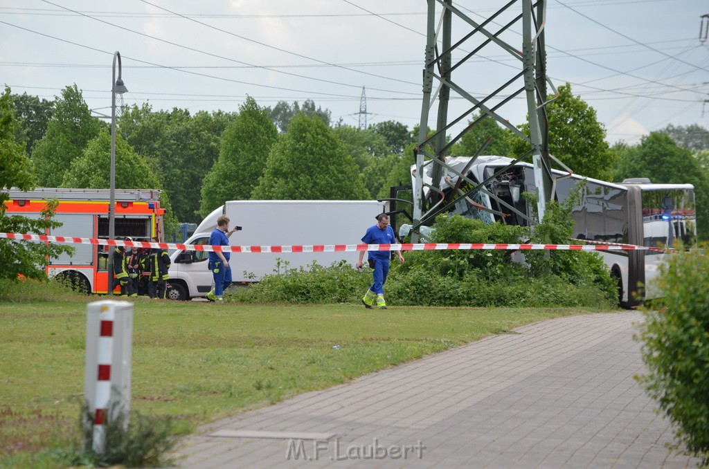 Schwerer Bus Unfall Koeln Porz Gremberghoven Neuenhofstr P289.JPG - Miklos Laubert